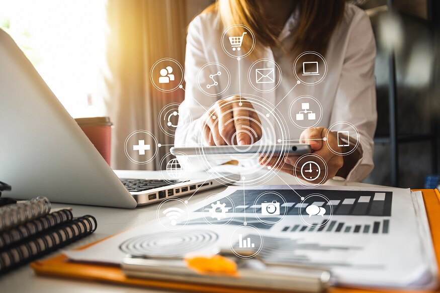 Businesswoman working on her multi-channel marketing strategy using an all-in-one marketing platform.